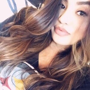 Meet your Posher, Fabela